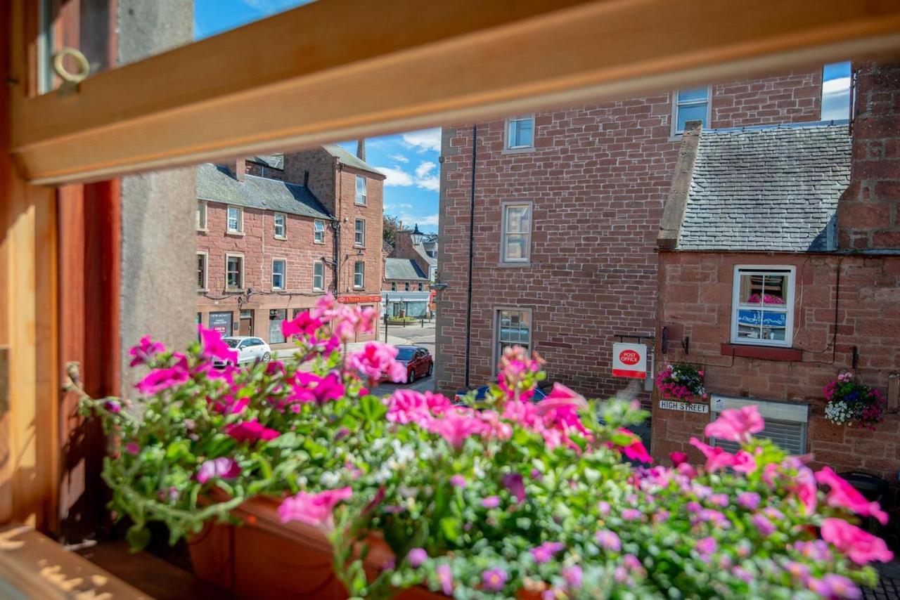 Unique 2 Bedroom In Flat Kirriemuir - Scotland Eksteriør bilde